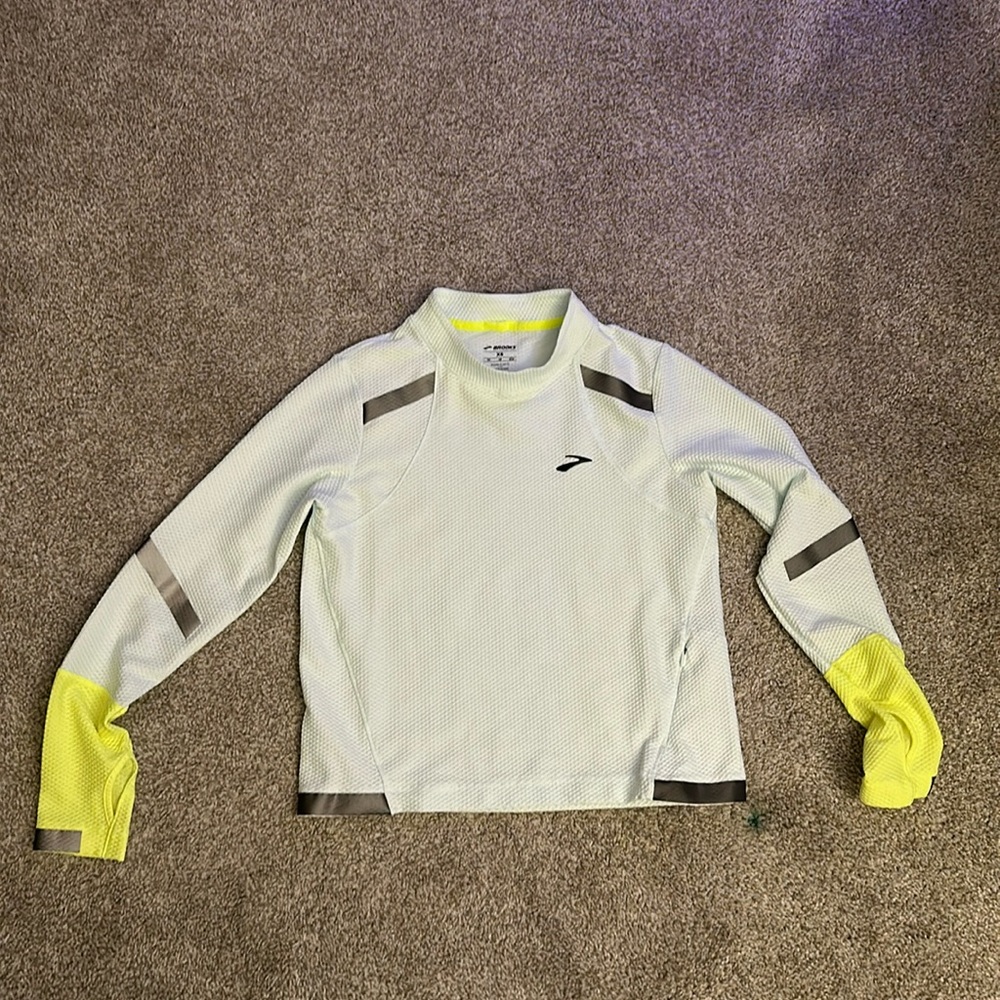 Women’s Brooks carbonate long sleeve running shirt xs Icy Grey/night life color